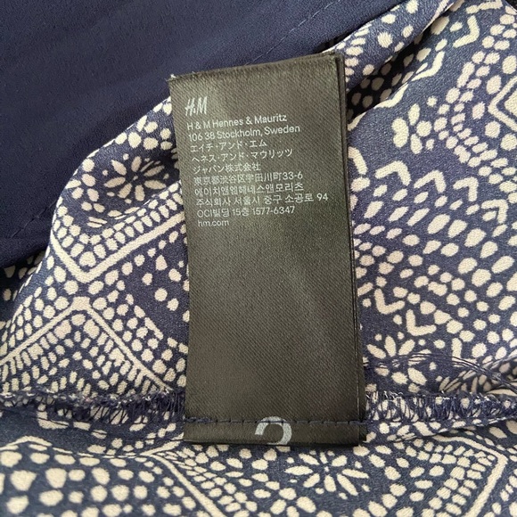 H&M spaghetti strapped tank with geometric designs and slits up the sides. - Picture 6 of 6